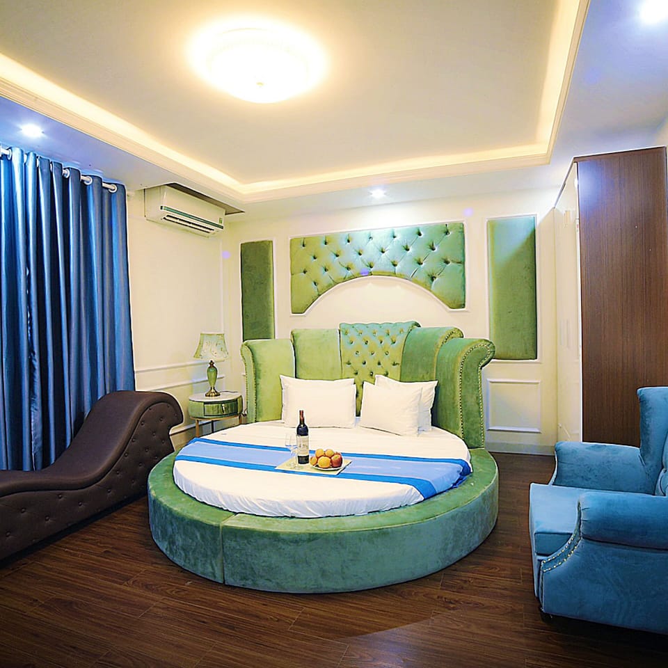 Romantic Double Room | Free minibar items, individually furnished, desk, free WiFi