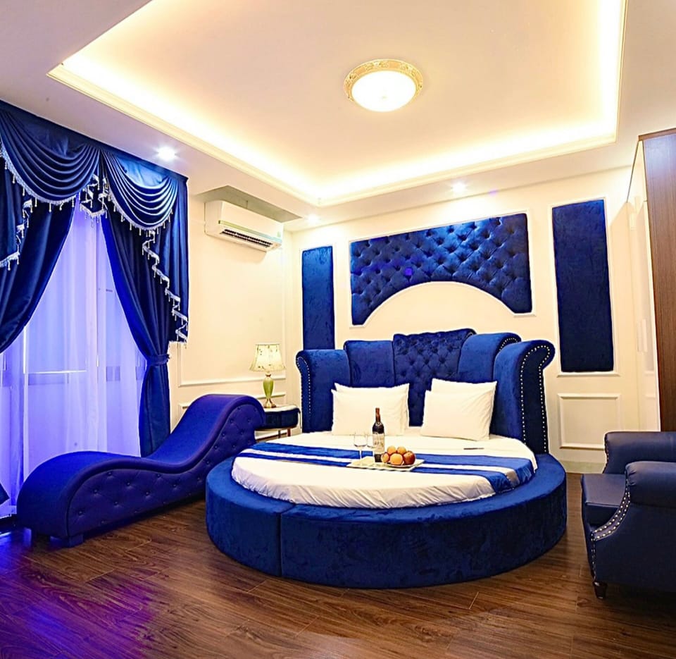 Romantic Double Room | Free minibar items, individually furnished, desk, free WiFi