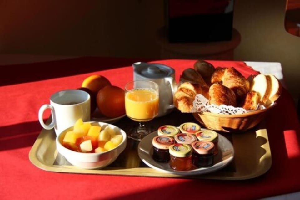 Daily buffet breakfast for a fee