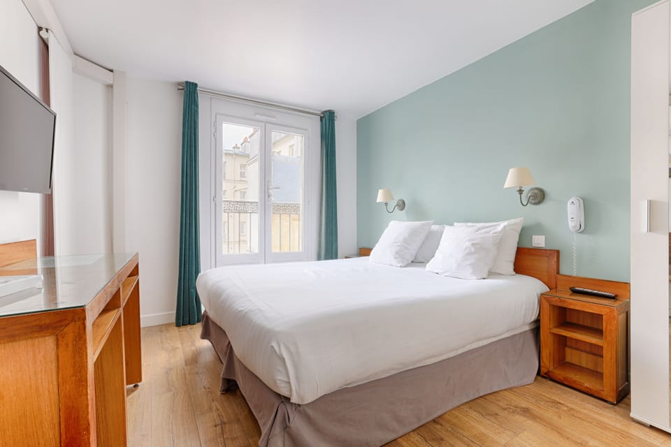 Classic Double Room | Desk, blackout drapes, free WiFi, bed sheets