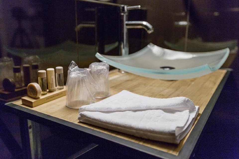 Classic Double Room | Bathroom | Free toiletries, hair dryer, towels