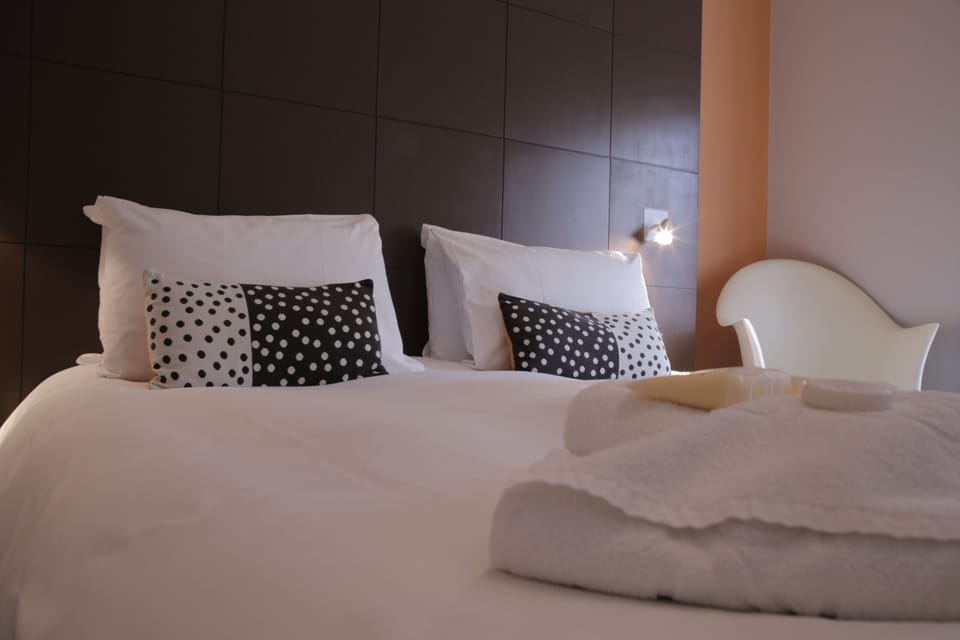 Double Room | Hypo-allergenic bedding, desk, laptop workspace, iron/ironing board
