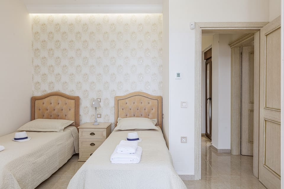 Welcoming bedroom features.
