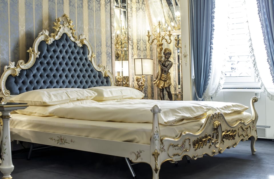 Suite | Minibar, in-room safe, desk, blackout drapes