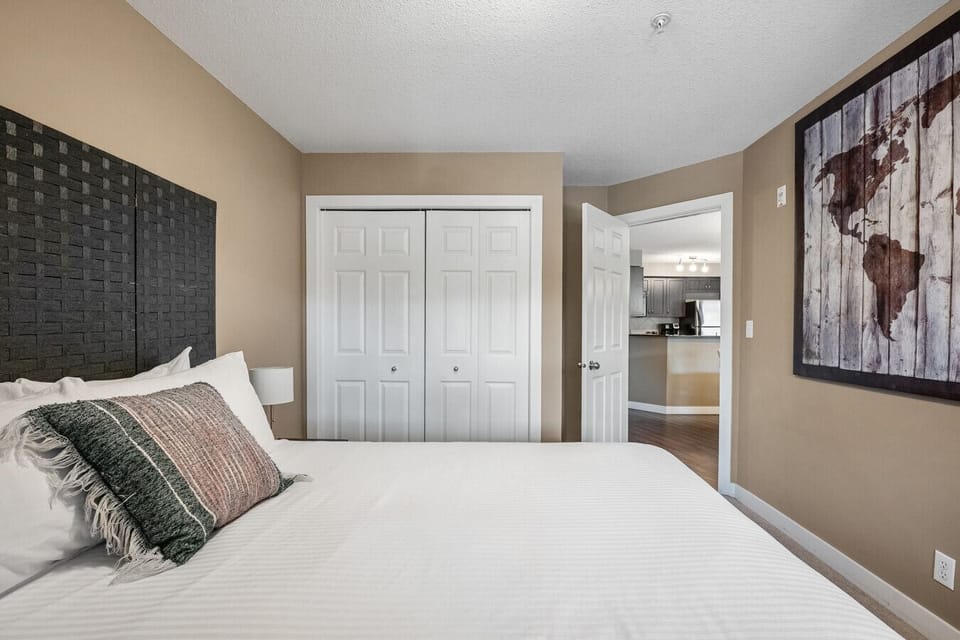 Second bedroom with a queen bed and a closet.