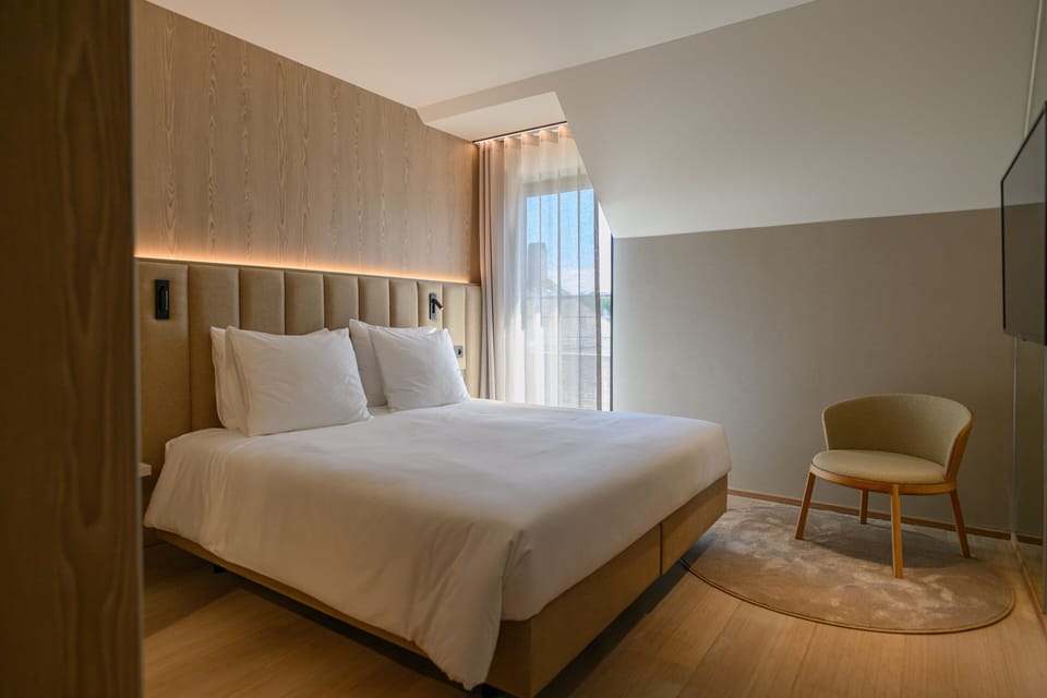 Deluxe Double Room | Hypo-allergenic bedding, in-room safe, desk, free WiFi