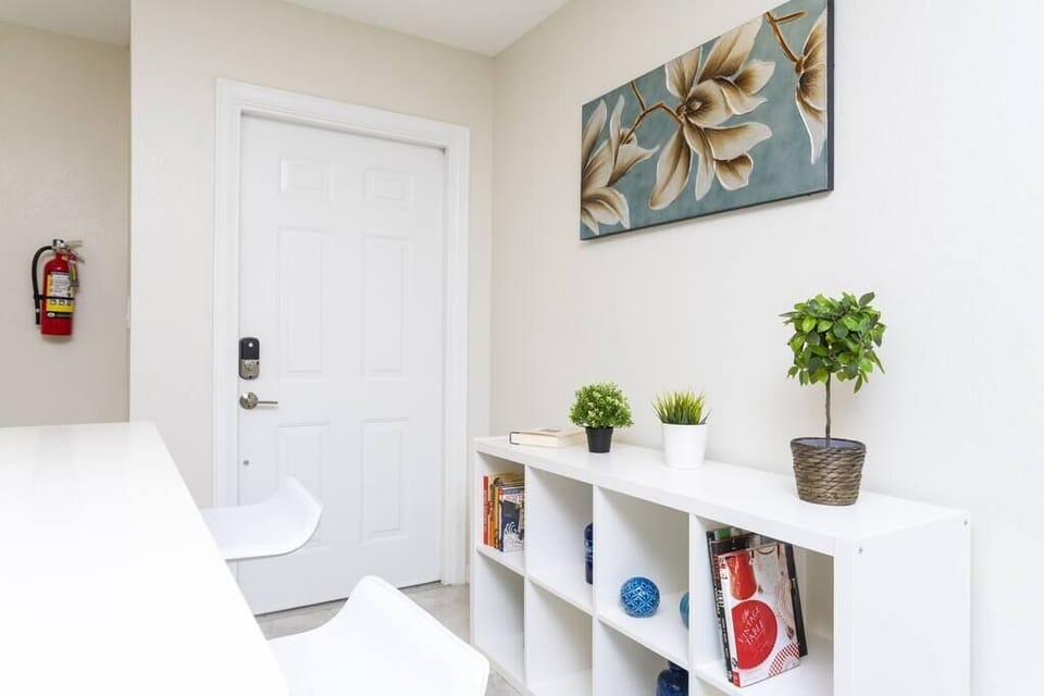 16-3111paradoxcir.-storeylakeunit105-1013