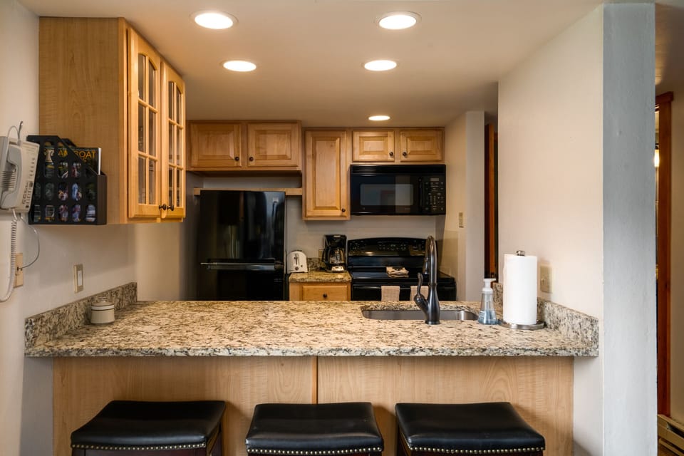 Breakfast bar for 3