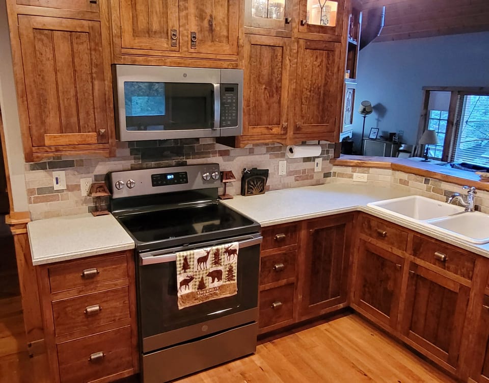 Kitchen (Brand NEW Appliances)