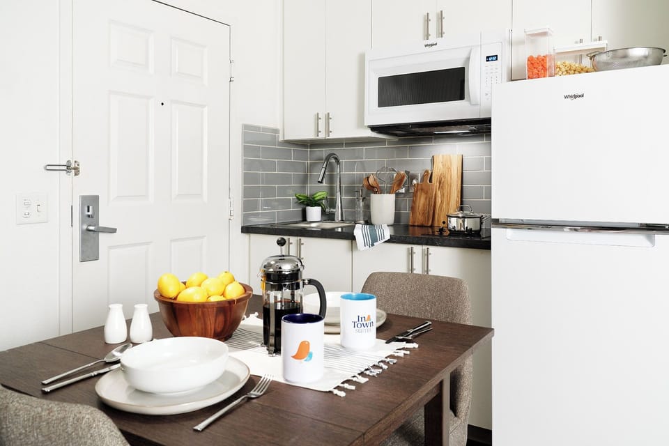 Full-size fridge, microwave, stovetop