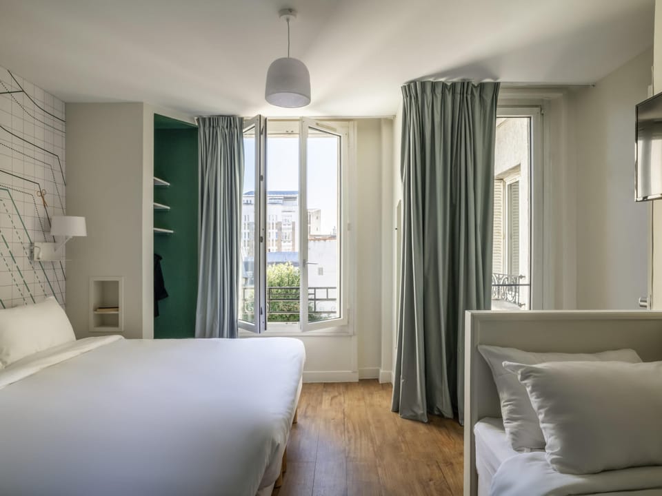 Superior Room with a double bed and a single bed | Desk, blackout drapes, iron/ironing board (on request), WiFi (free)