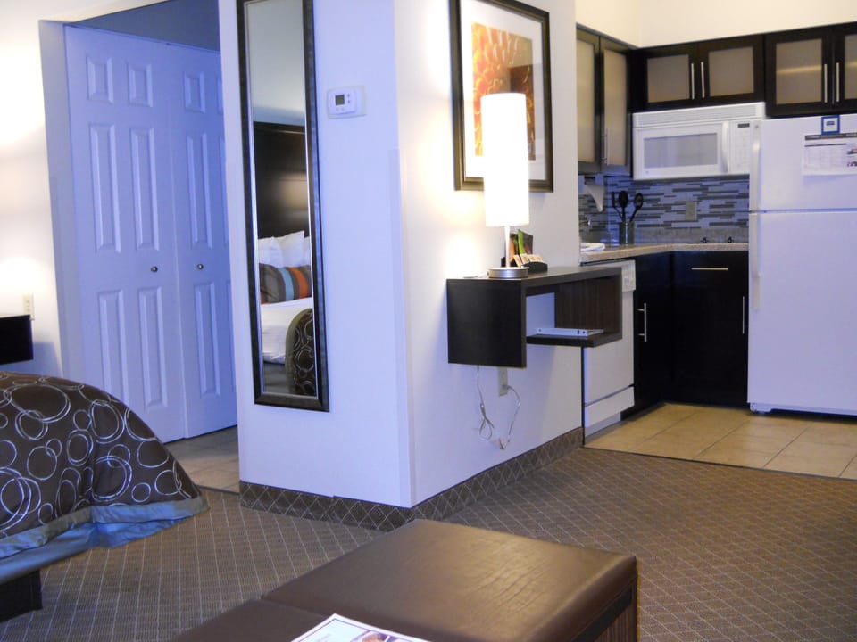 In-room safe, desk, laptop workspace, iron/ironing board