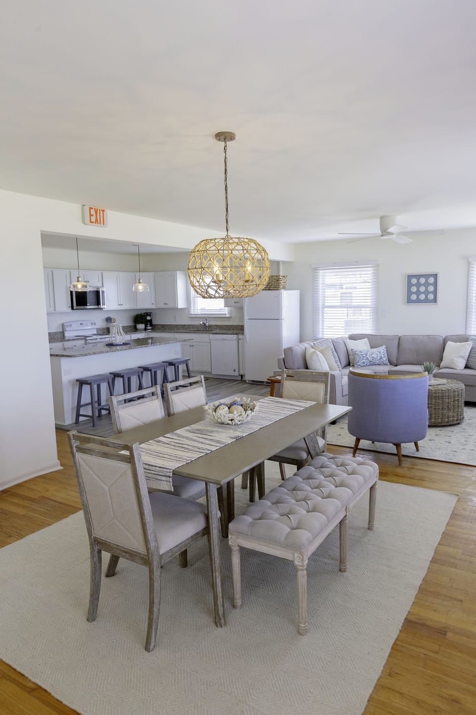 Dining area with seating for 6.