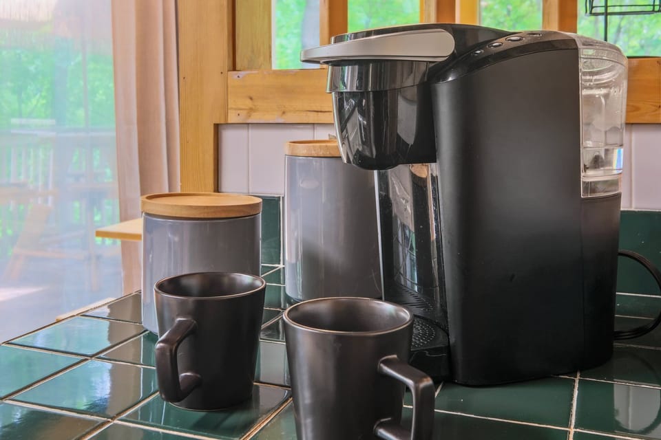 Keurig + regular coffee pot.  Pods + coffee grounds provided.