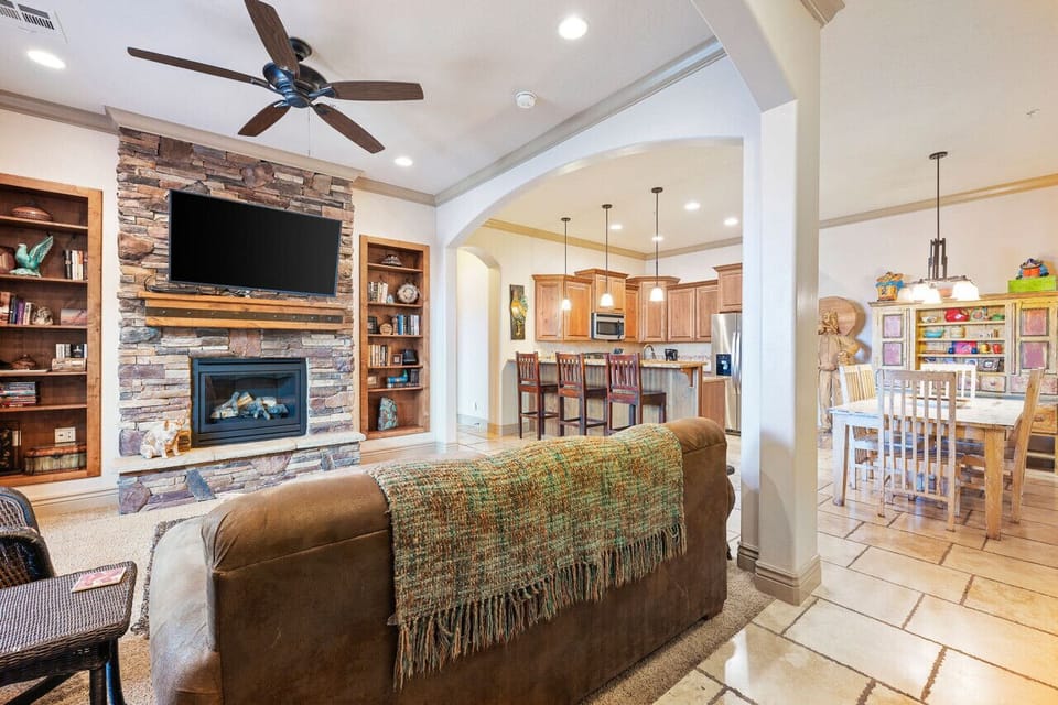 Living room, dinning area, kitchen