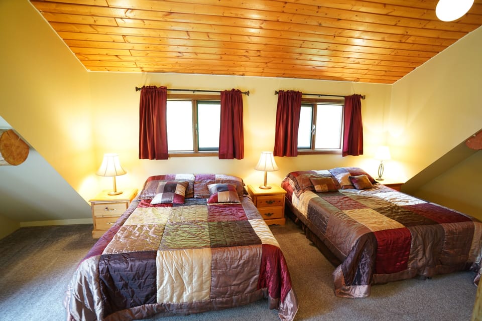 Luxury Quadruple Room | WiFi (free), bed sheets