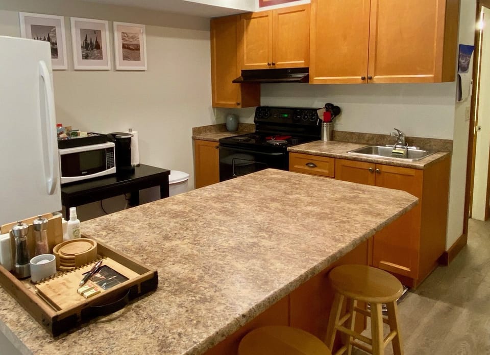 Fully stocked kitchen. Full size fridge, oven, basic cooking staples provided