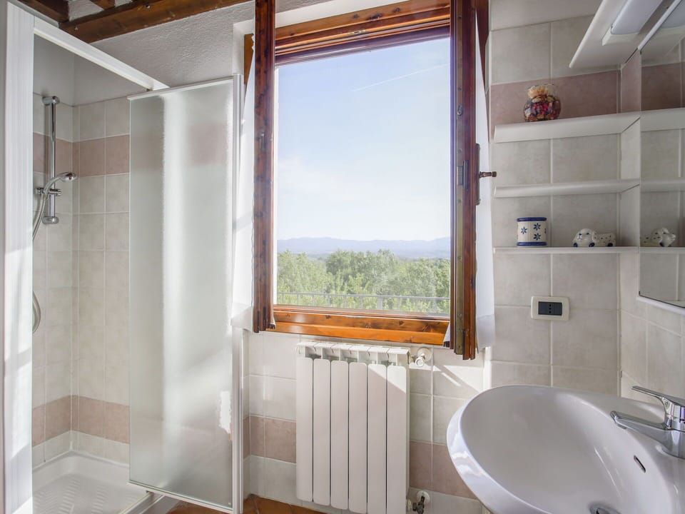 Property, Sink, Tap, Plumbing Fixture, Building, Bathroom Sink, Wood, Interior Design, Bathroom, Shade