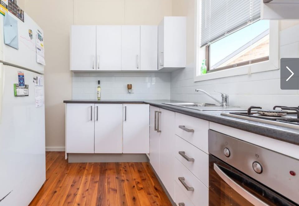 Cottage | Private kitchen | Coffee/tea maker, full-size fridge, microwave, oven