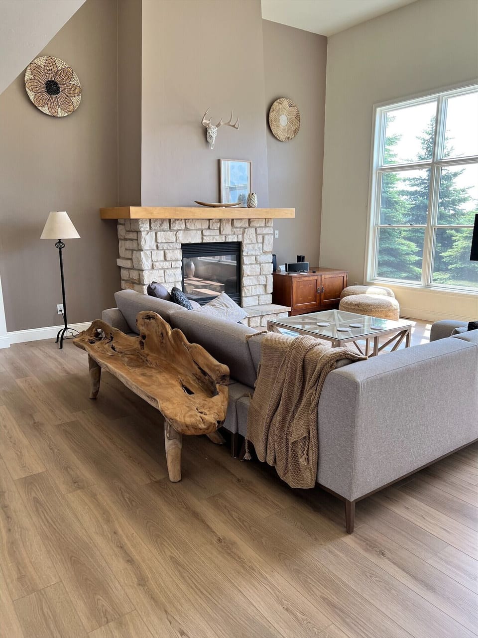 Welcome to Door Way Inn!