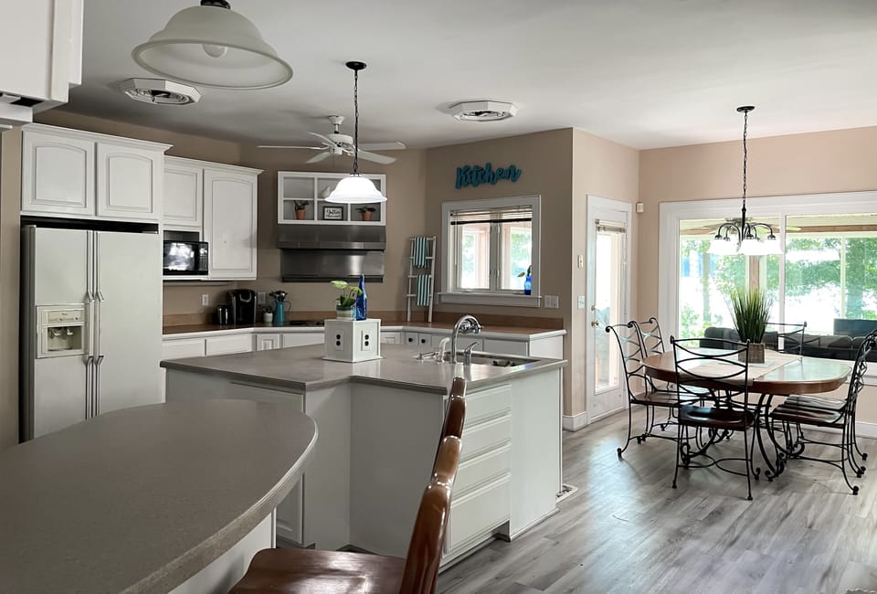 Newly updated and fully stocked kitchen