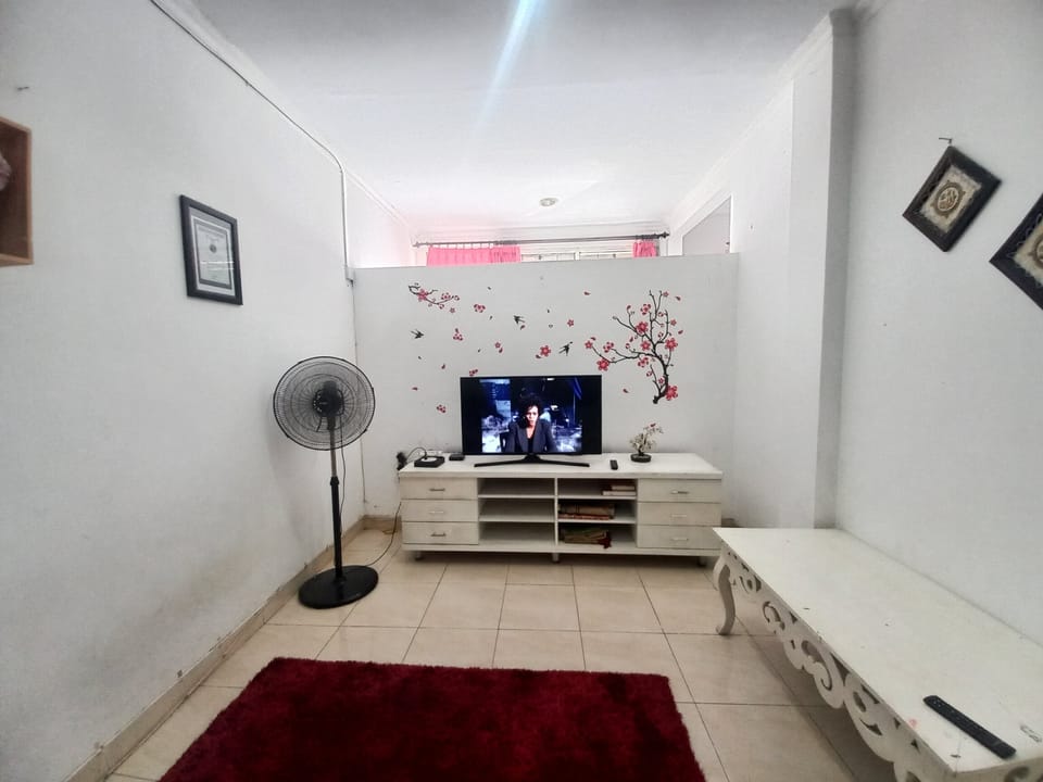 House, 4 Bedrooms | Living room