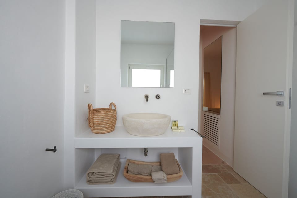 Luxury Double Room, 1 King Bed | Bathroom | Shower, rainfall showerhead, free toiletries, hair dryer