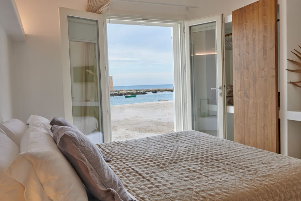 Luxury Double Room, 1 King Bed | Frette Italian sheets, premium bedding, pillowtop beds, minibar