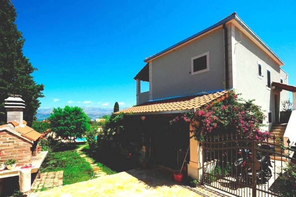 Villa | Exterior