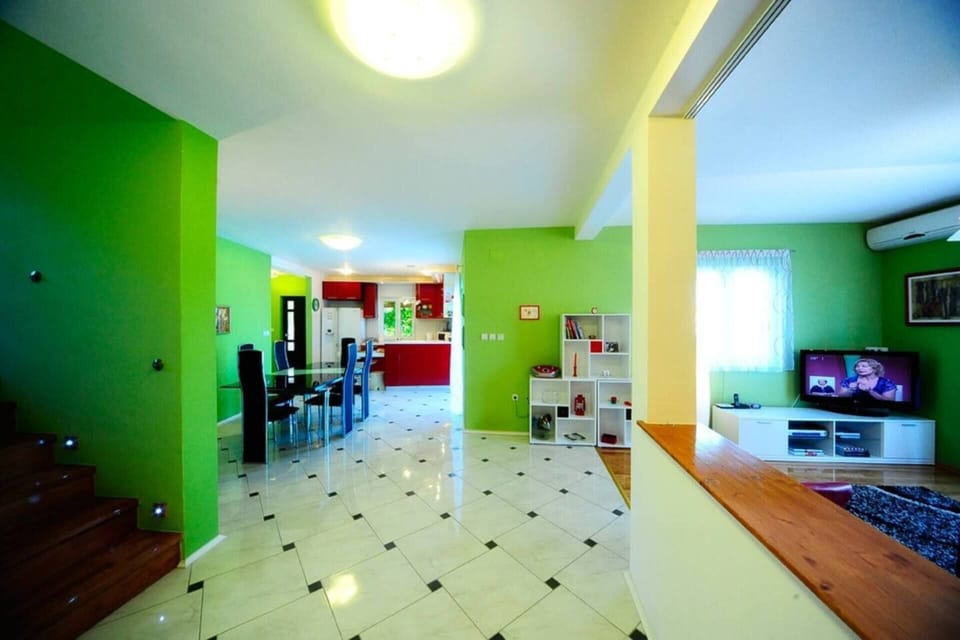 Villa | Living room | 30-inch TV with digital channels