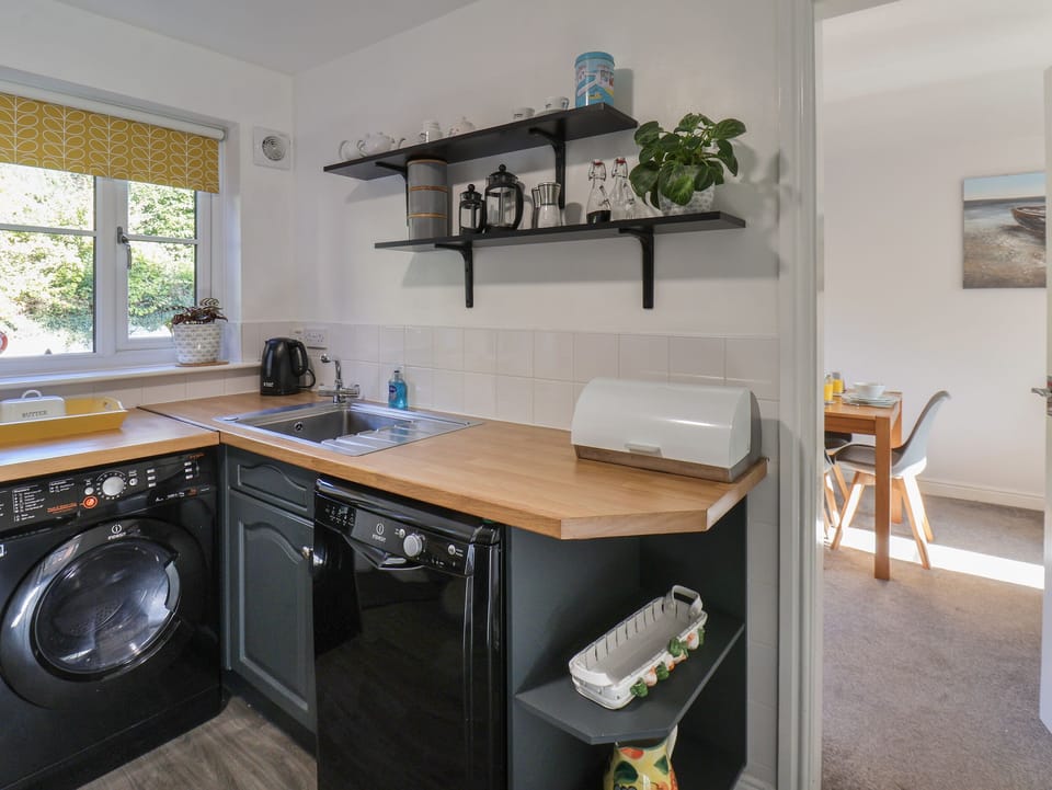 Cottage | Private kitchen | Fridge, microwave, dishwasher, electric kettle