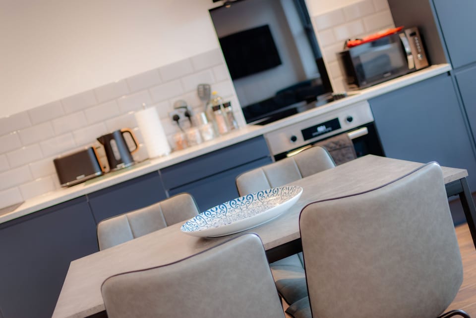 Apartment | Private kitchen | Full-size fridge, microwave, oven, stovetop