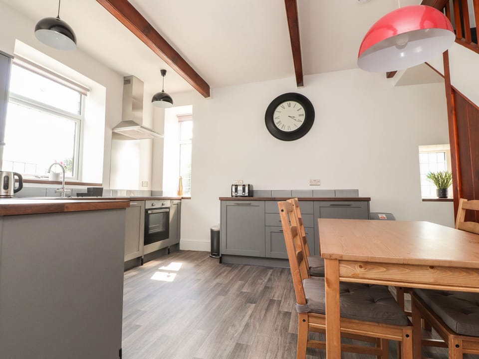 Cottage | Private kitchen | Fridge, microwave, dishwasher, electric kettle