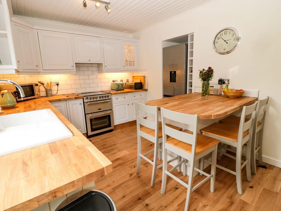 Cottage | Interior