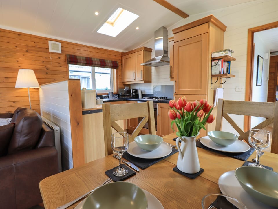 Cottage | Private kitchen | Fridge, microwave, dishwasher, electric kettle