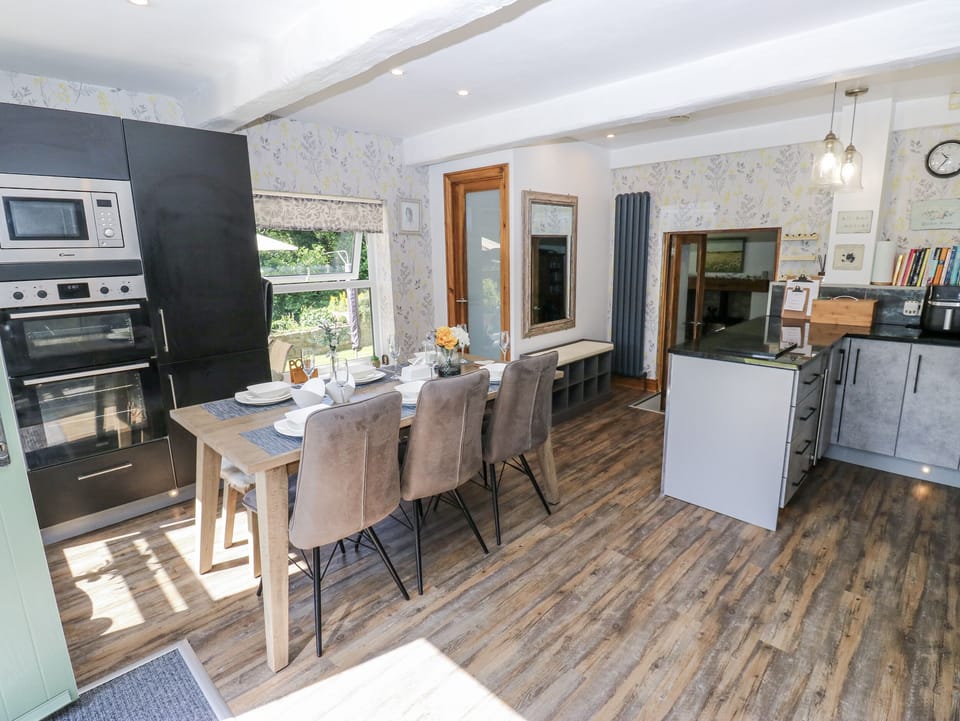 Cottage | Interior