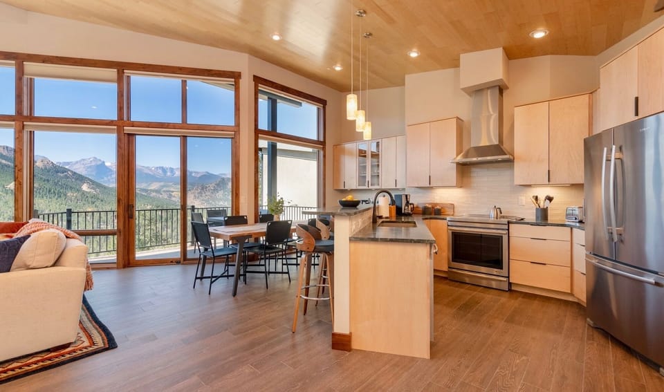 House, 3 Bedrooms | Private kitchen | Coffee/tea maker, fridge, oven, toaster