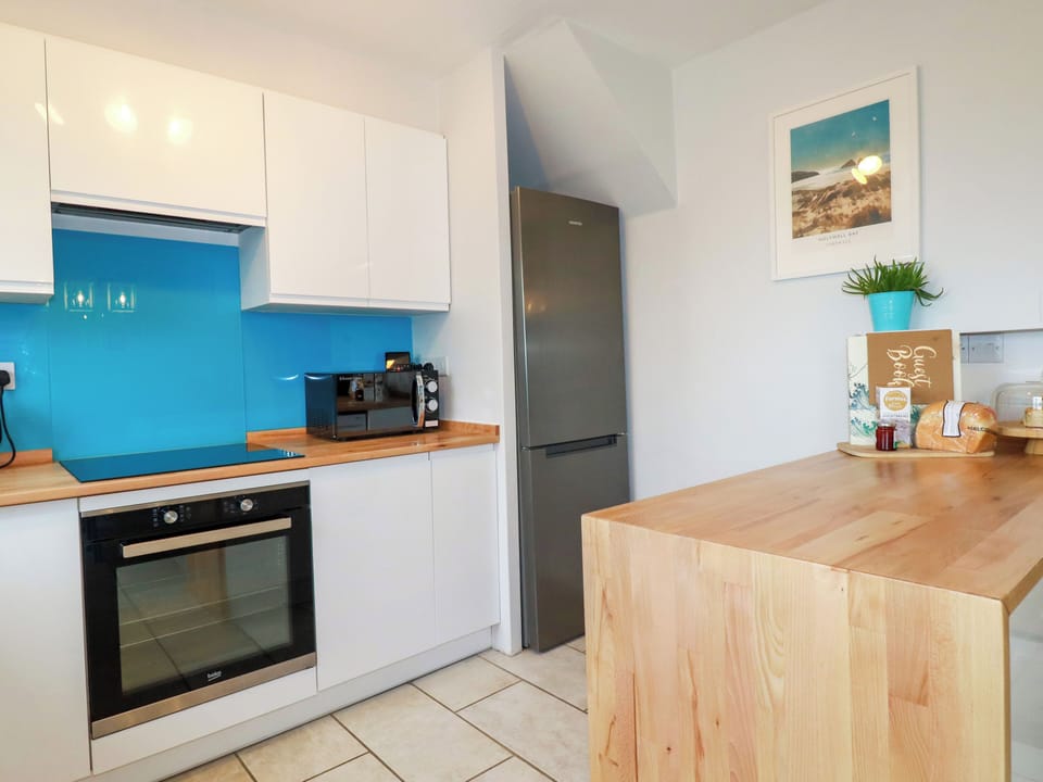 Cottage | Private kitchen | Fridge, microwave, dishwasher, electric kettle