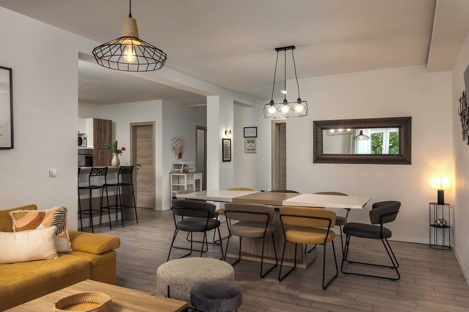 Villa | Dining