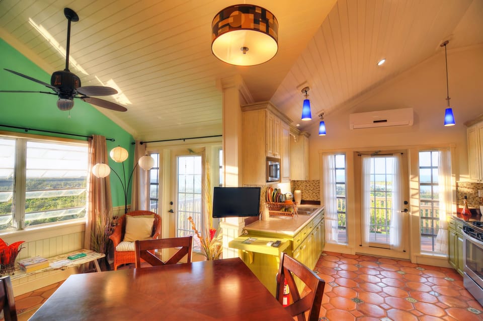 Towering vaulted ceilings, gorgeous Mexican terra cotta floors, ocean views.