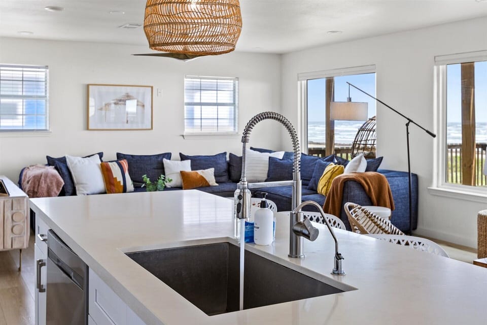 Prep snacks, pour wine, and soak up the view — the Gulf is always your backdrop here.