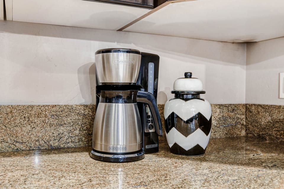 Wake up to fresh coffee whenever you need it—your mornings start perfectly with this premium coffee maker and stylish storage jar.