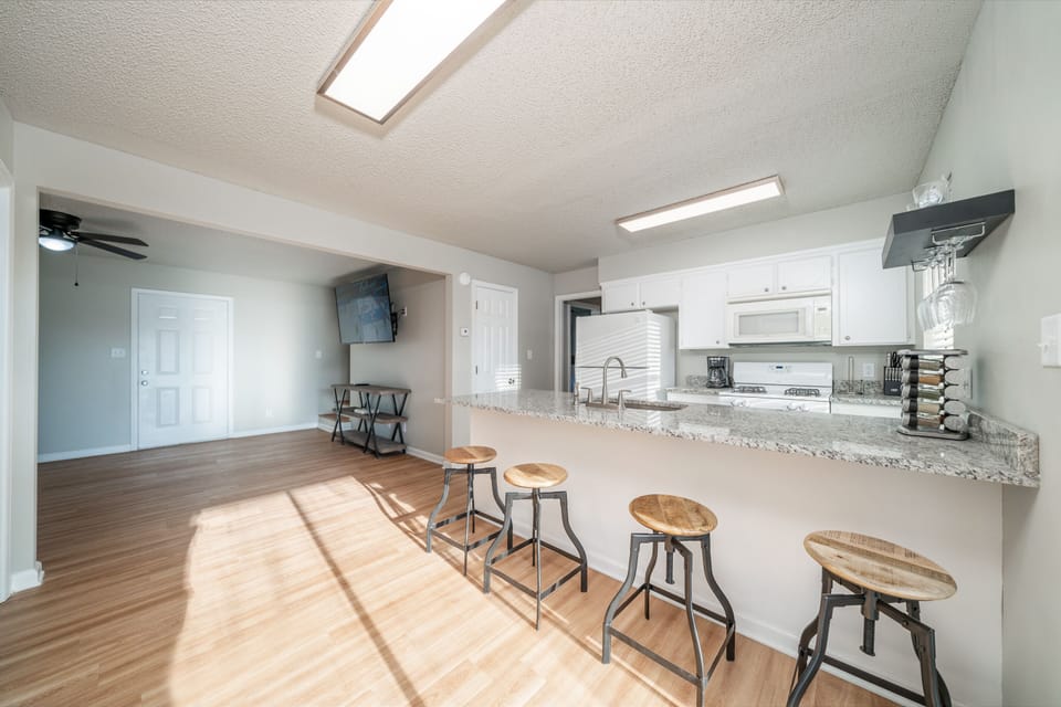 Townhome | Private kitchen | Mini-fridge, microwave, stovetop, coffee/tea maker