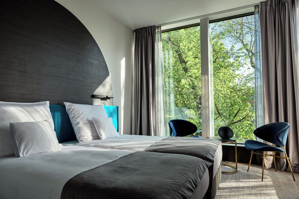 Standard Room, 2 Twin Beds, Non Smoking | In-room safe, desk, laptop workspace, free WiFi