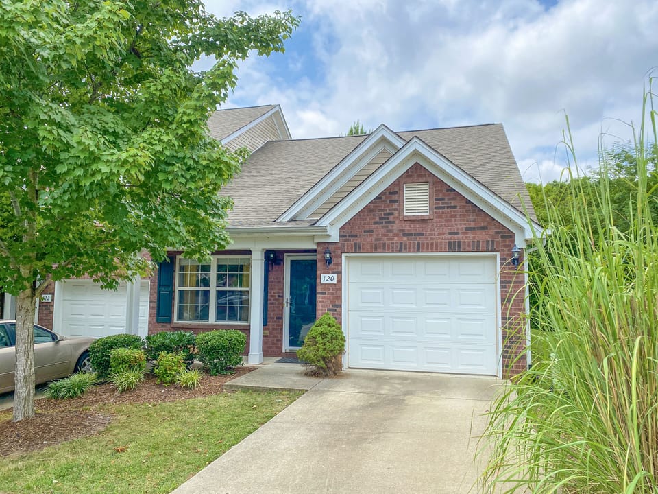 Condo has a 1-car garage.