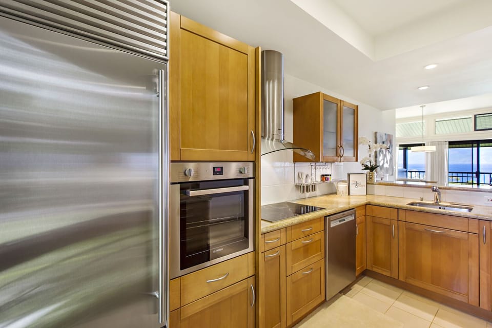 Full size stainless appliances