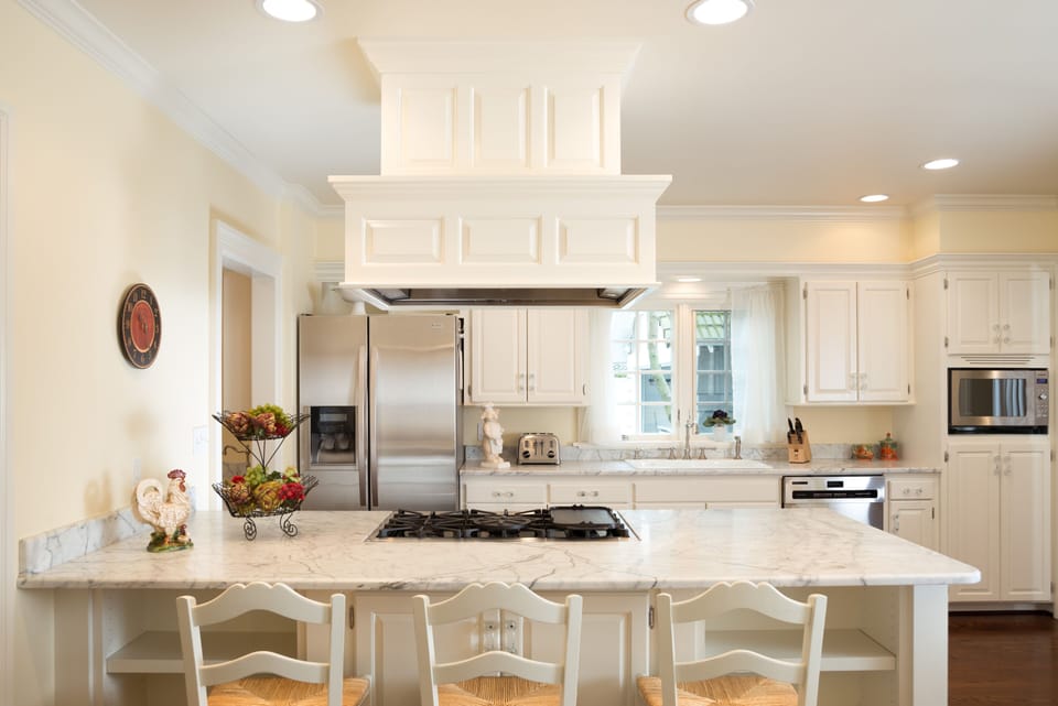 Plenty of room to hang out in kitchen