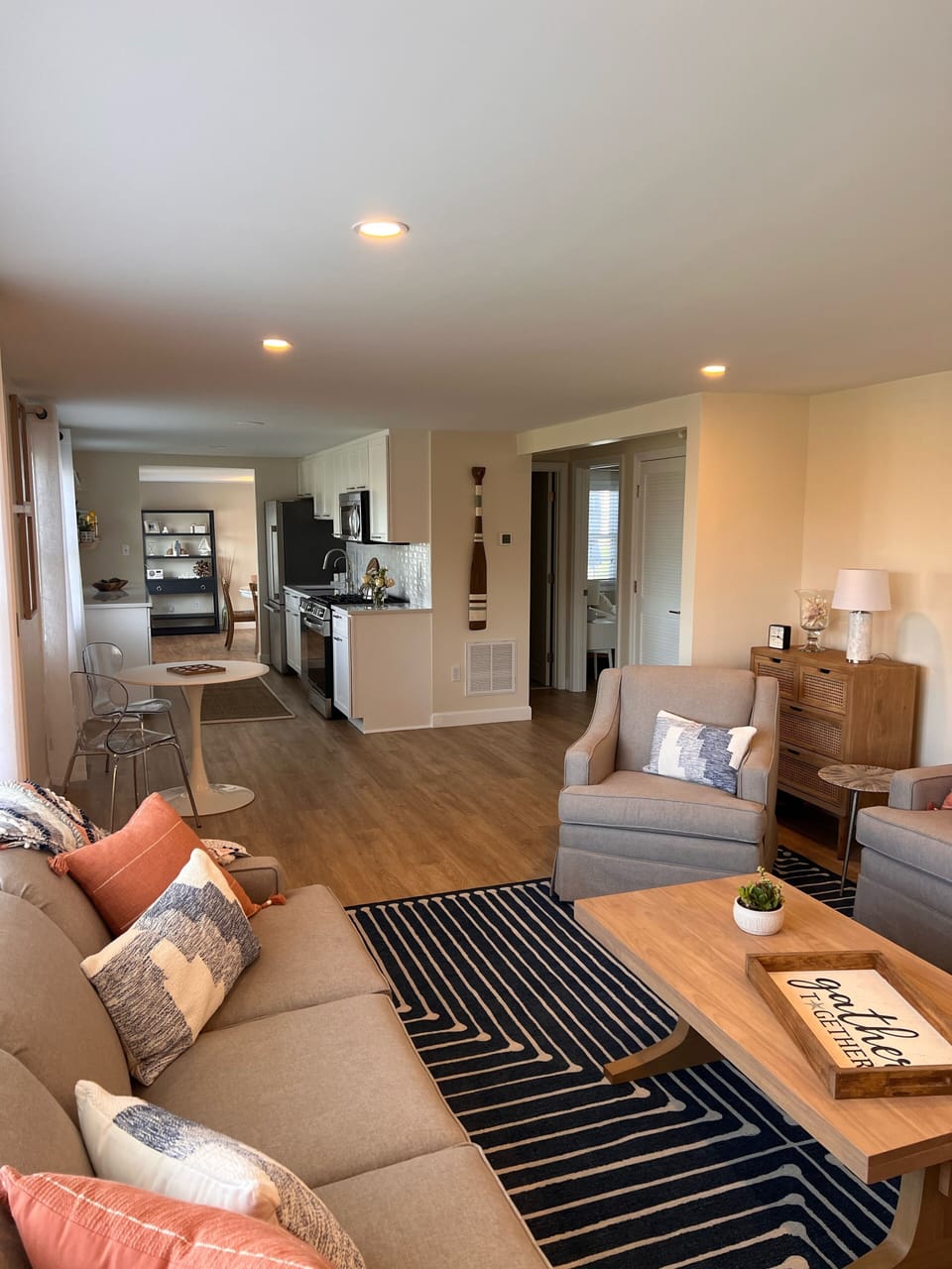 Spacious open Living Room 
beautiful sunlight & view to ocean 
4K Flat Screen 