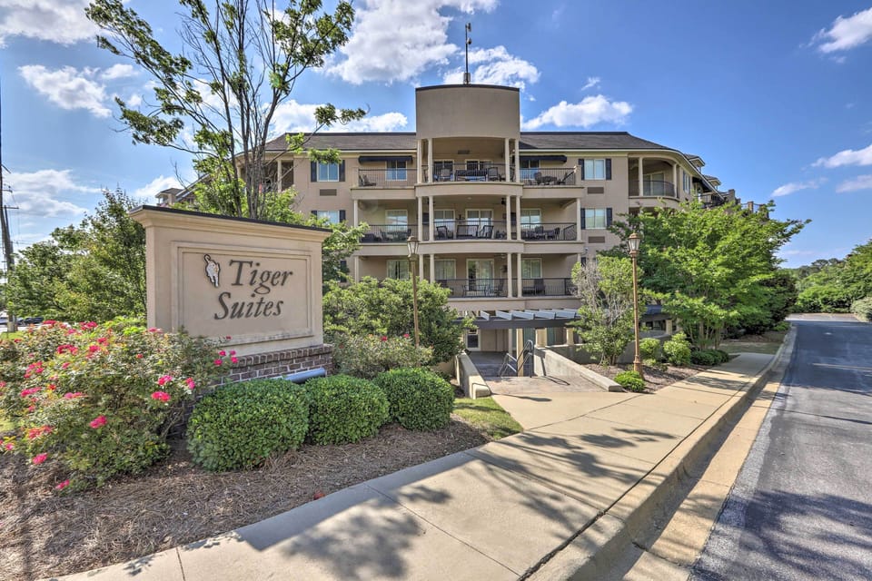 Tiger Suites Complex