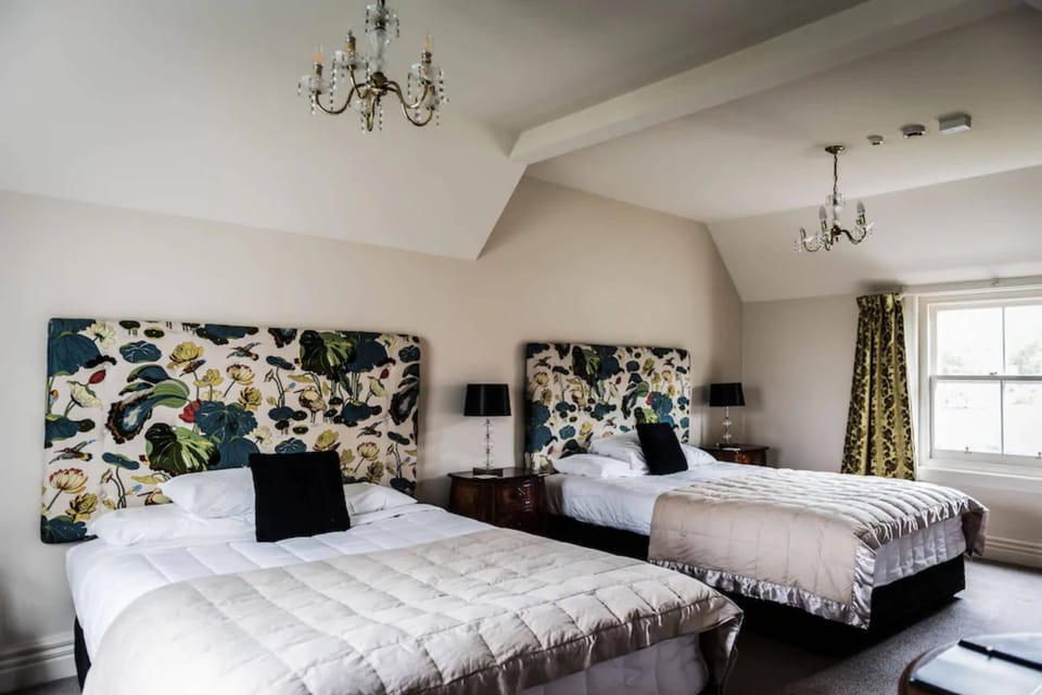 B&B Room - Twin | Iron/ironing board, WiFi (free), bed sheets